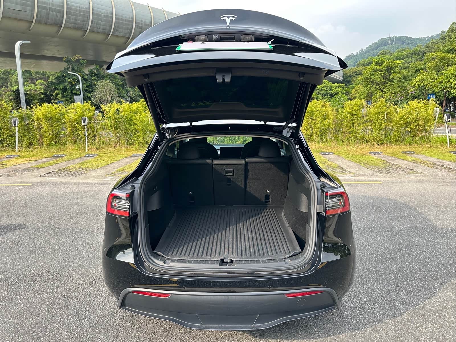 Tesla Model Y 2023 car image #18