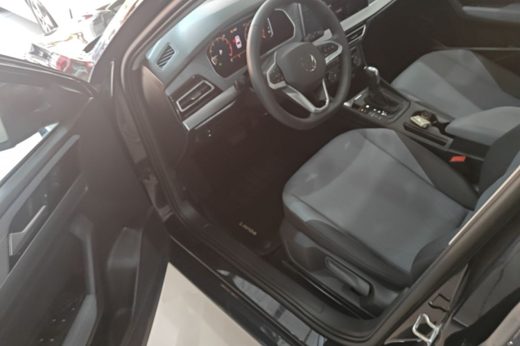 Volkswagen Lavida 2025 car image #16
