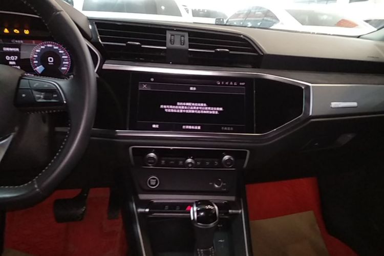 Audi Q3 2022 car image #17