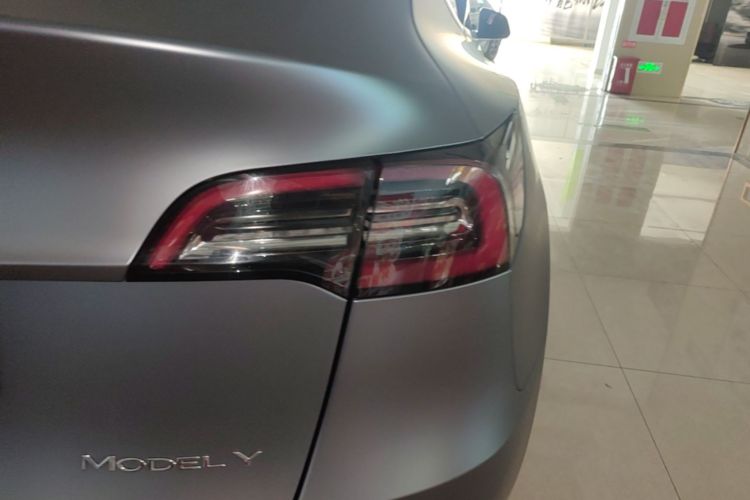 Tesla Model Y 2022 car image #8