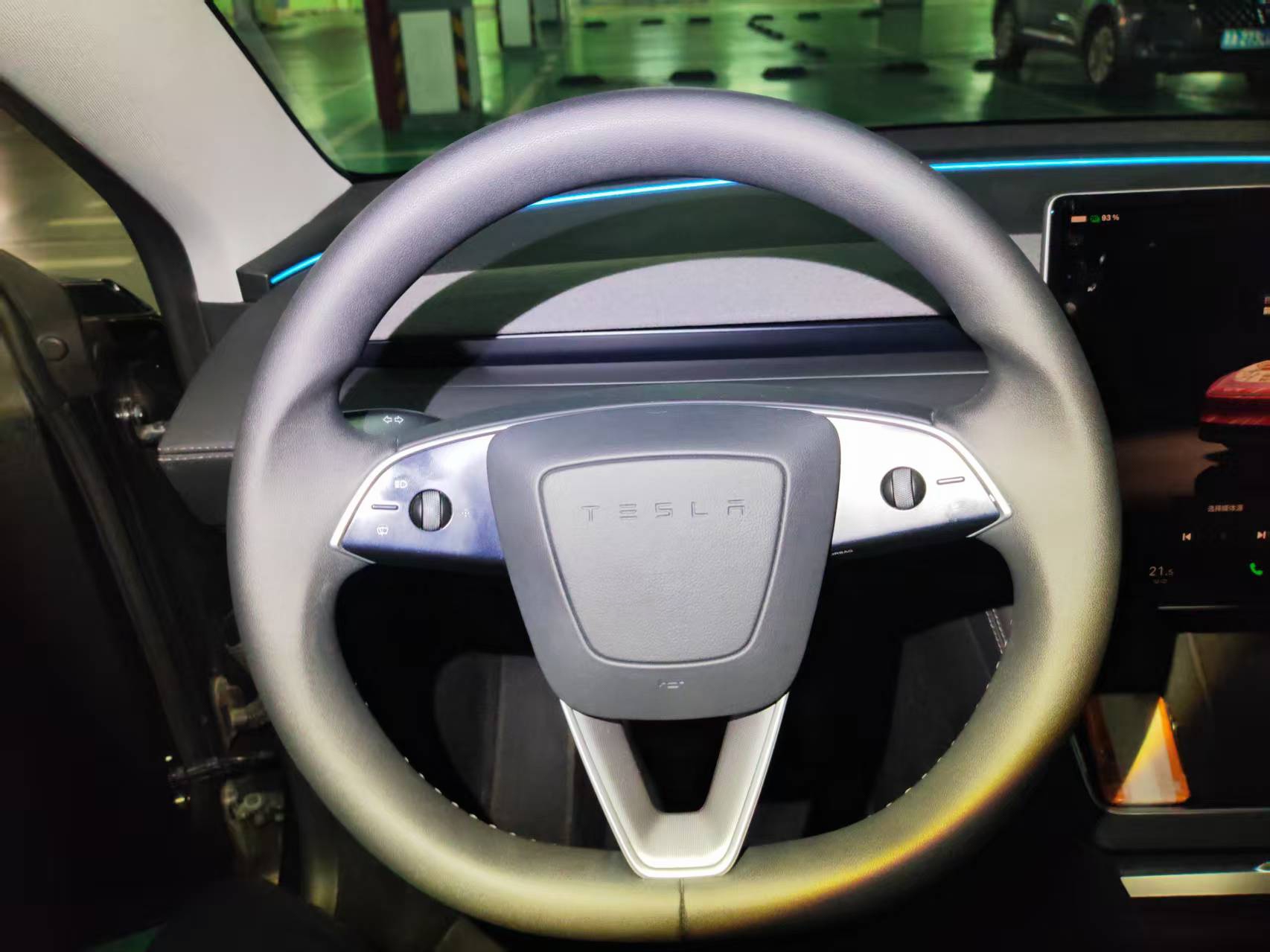 Tesla Model Y 2025 #6 Tesla Model Y 2025 car image #6