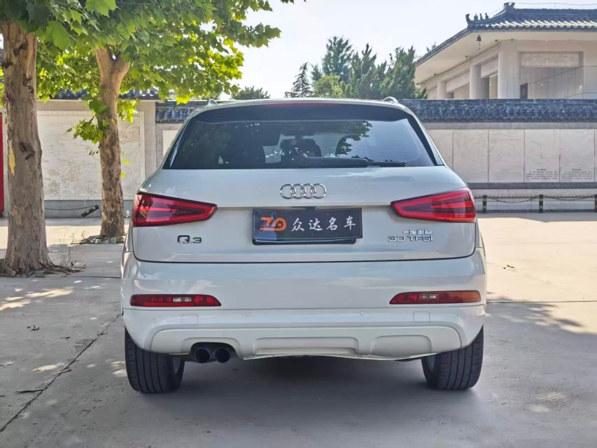 Audi Q3 2016 car image #9