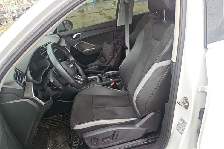 Audi Q3 2021 car image #15