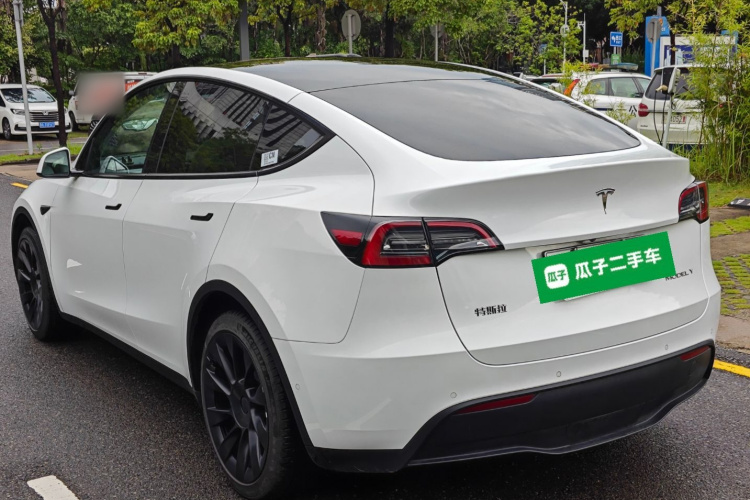 Tesla Model Y 2024 #7 Tesla Model Y 2024 car image #7