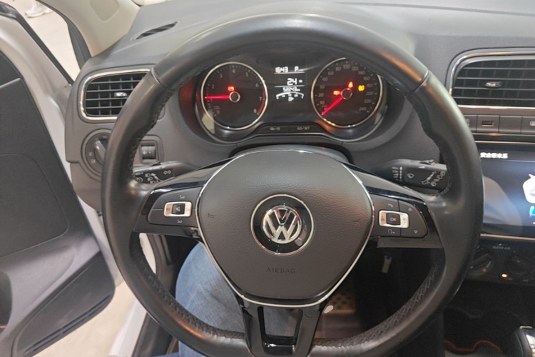 Volkswagen Polo 2018 car image #11