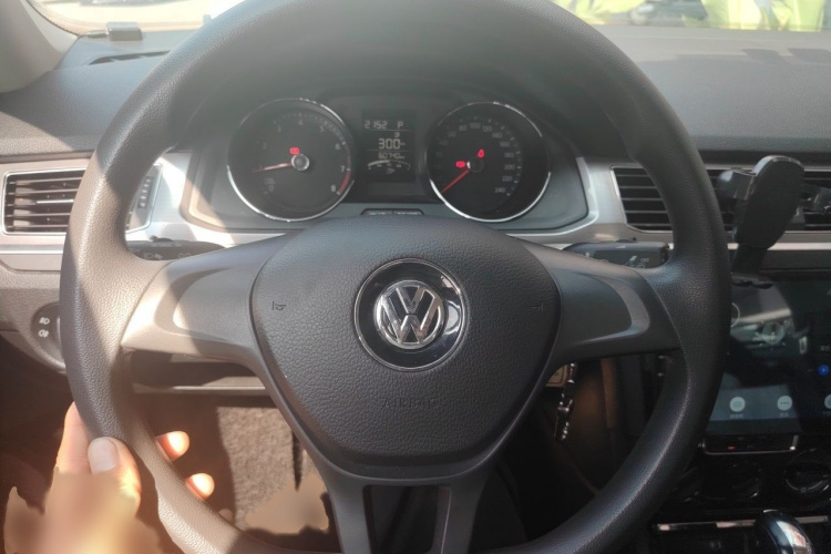 Volkswagen Bora 2021 car image #15