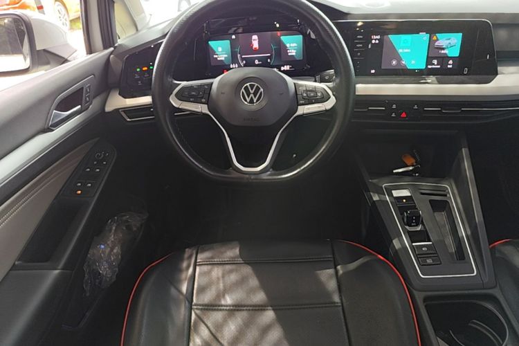 Volkswagen Golf 2023 car image #12