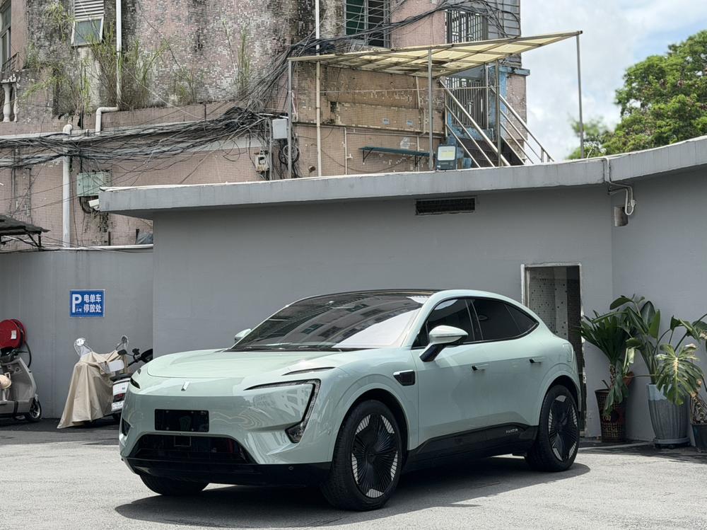 Avatr 11 2023 car image 