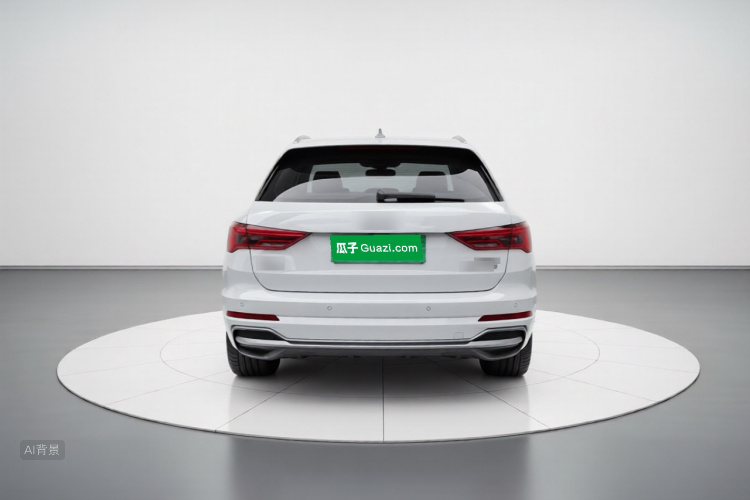 Audi Q3 2023 car image #4