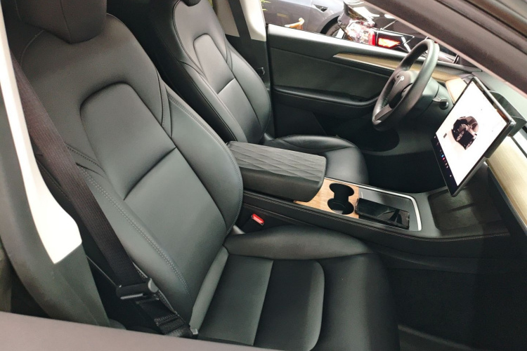 Tesla Model Y 2022 immagine di auto #22
