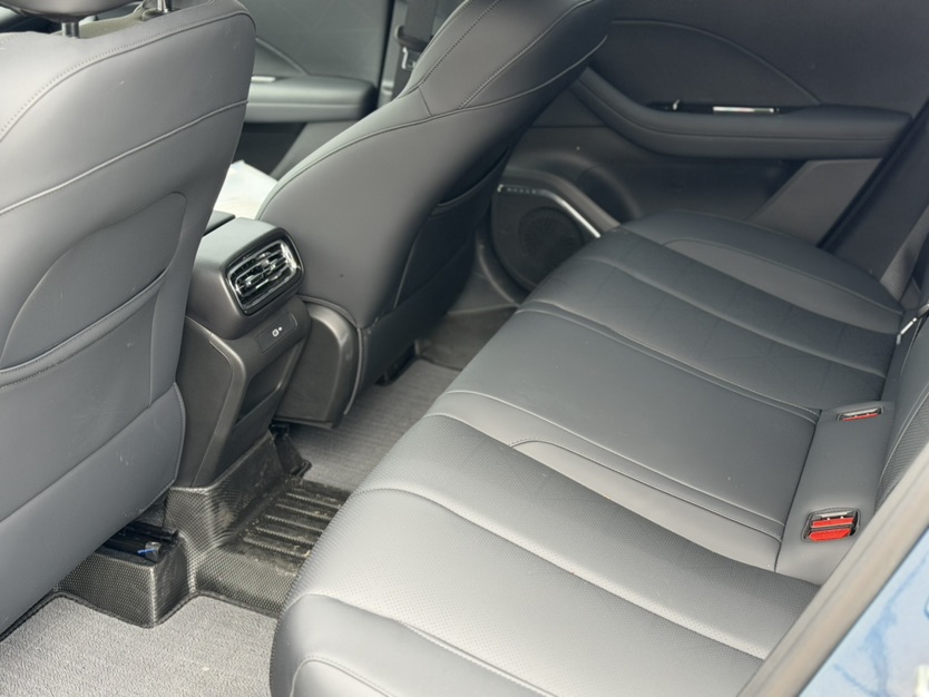 GEELY Emgrand 2026 #4 GEELY Emgrand 2026 car image #4