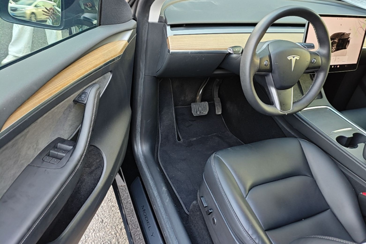 Tesla Model Y 2022 #16 Tesla Model Y 2022 car image #16