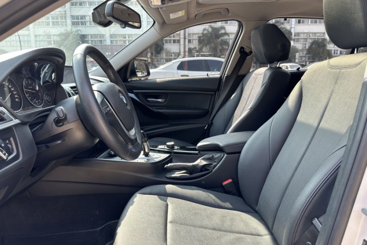 BMW 3 Series 2016 car image #12