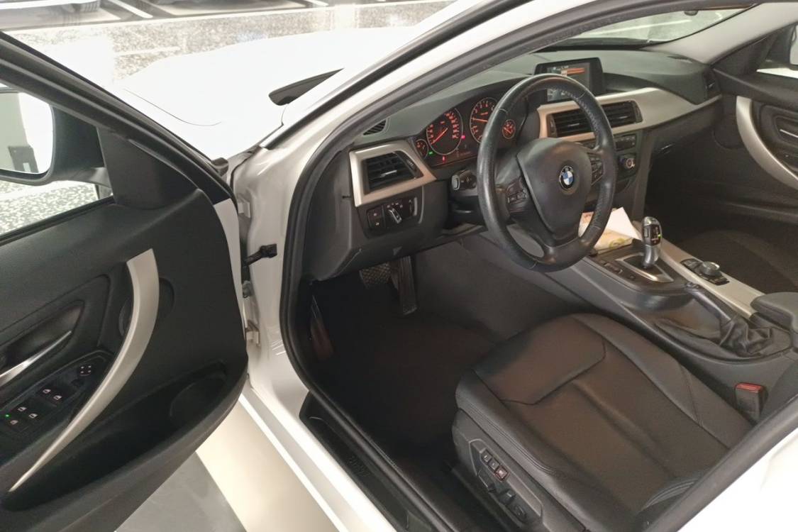BMW 3 Series 2015 car image #23