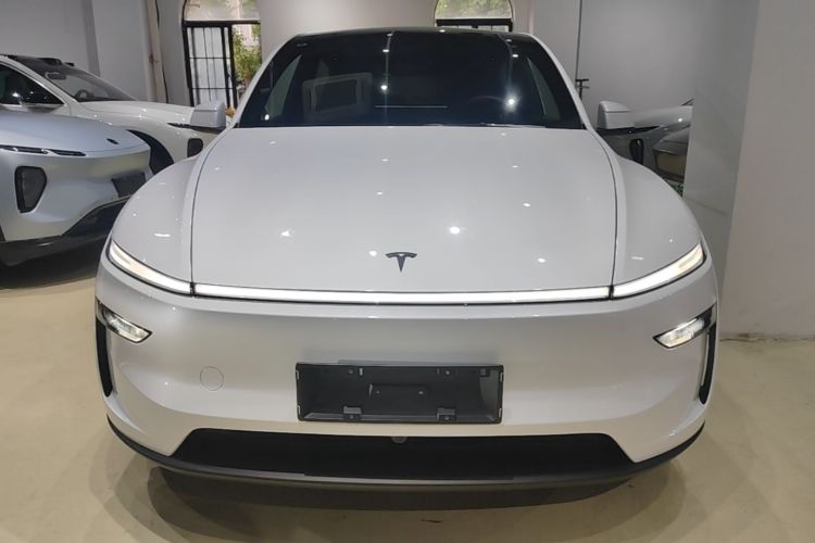 Tesla Model Y 2026 car image #3
