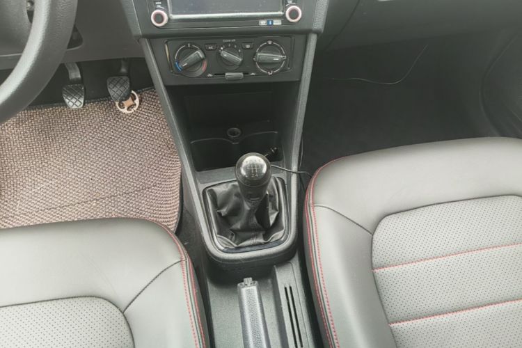 Volkswagen Santana 2016 car image #14