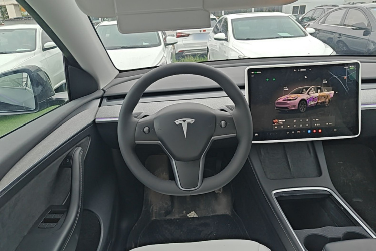 Tesla Model Y 2024 #11 Tesla Model Y 2024 car image #11