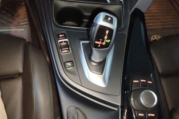 BMW 3 Series 2017 #14 BMW 3 Series 2017 car image #14