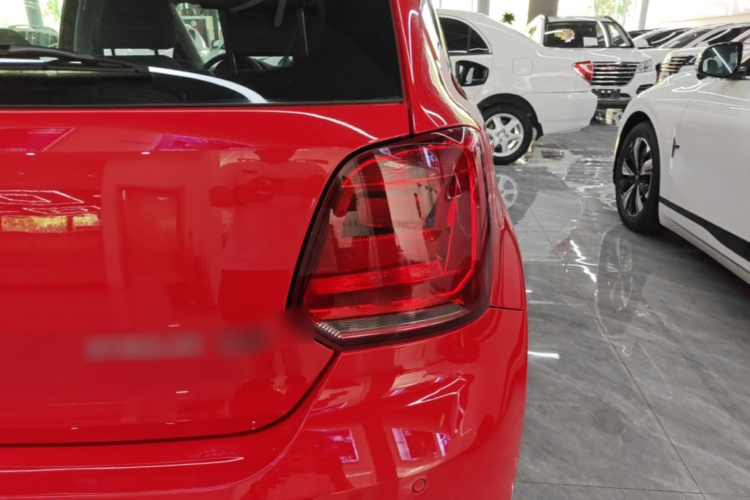 Volkswagen Polo 2015 car image #8