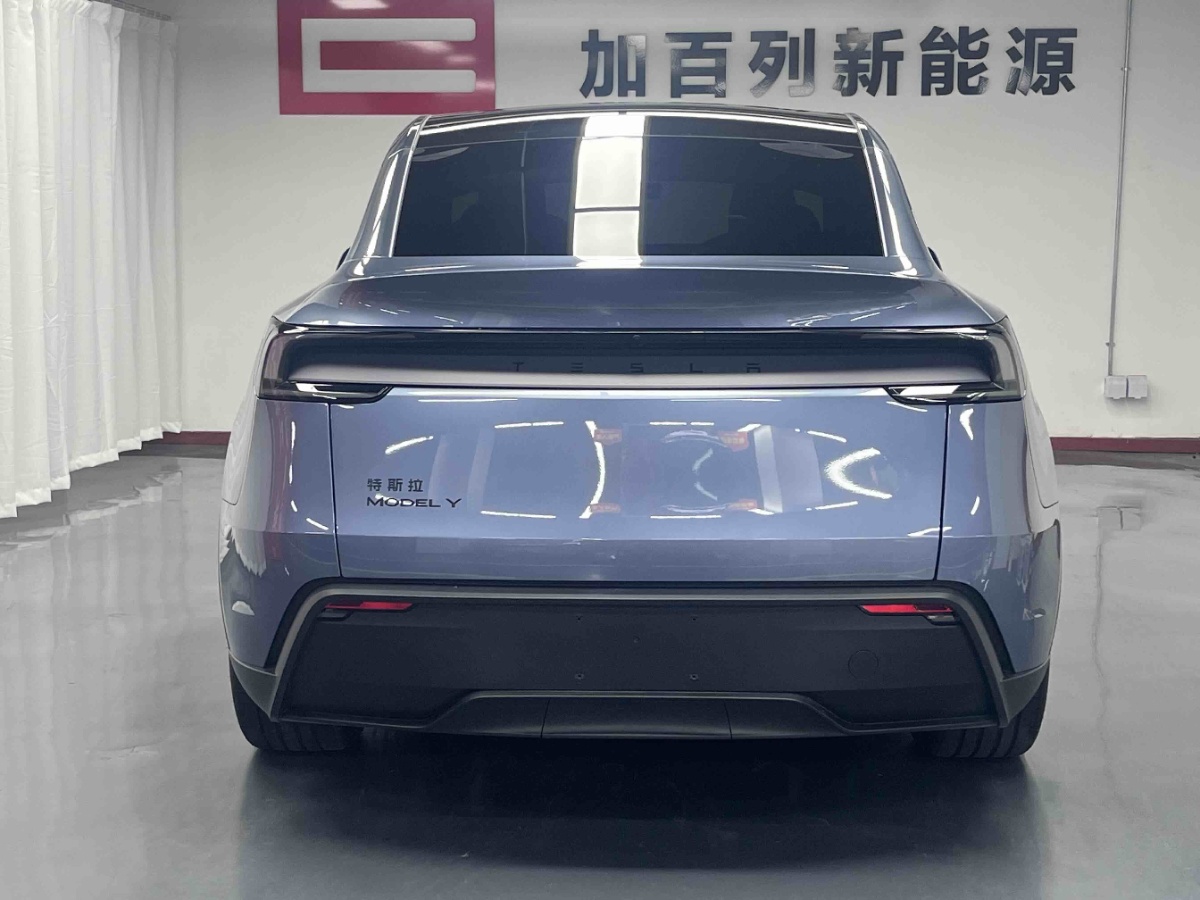 Tesla Model Y 2026 car image #12