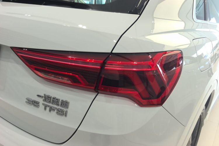 Audi Q3 2024 #8 Audi Q3 2024 car image #8