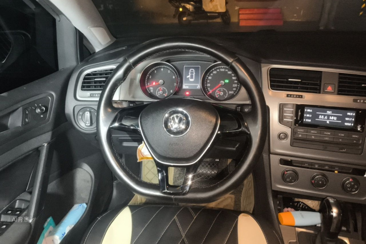 Volkswagen Golf 2015 car image #12