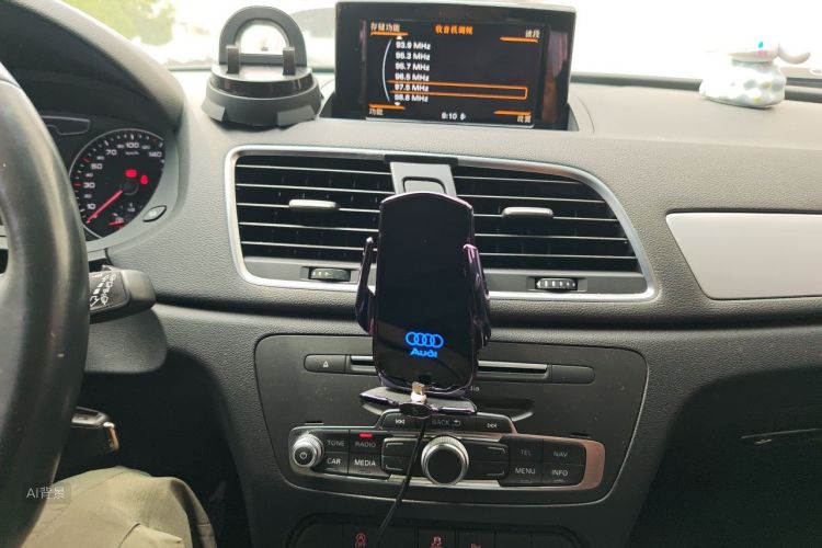 Audi Q3 2018 car image #15