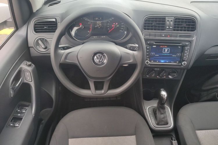 Volkswagen Polo 2016 car image #11