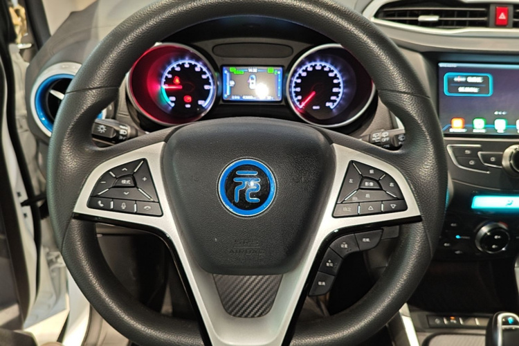 BYD Yuan New Energy 2019 car image #11