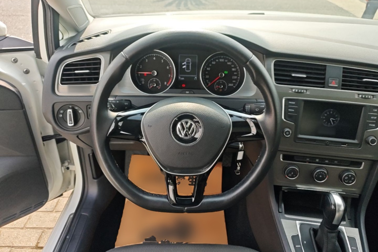 Volkswagen Golf 2016 car image #11