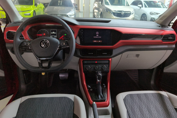 Volkswagen T-Cross 2021 #10 Volkswagen T-Cross 2021 car image #10