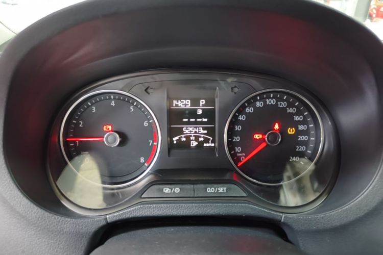 Volkswagen Polo 2017 car image #16