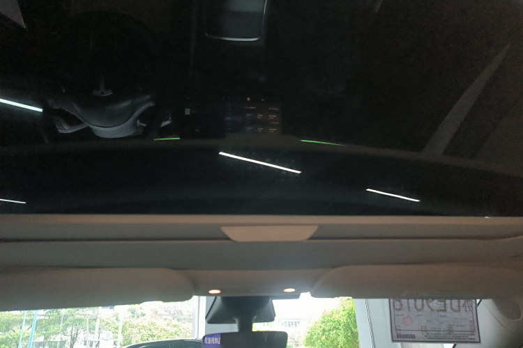 Tesla Model Y 2024 immagine di auto #18