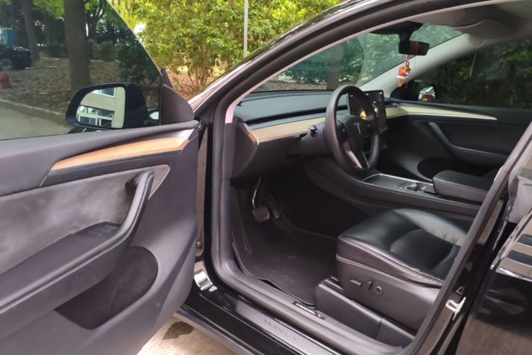 Tesla Model Y 2023 #16 Tesla Model Y 2023 car image #16