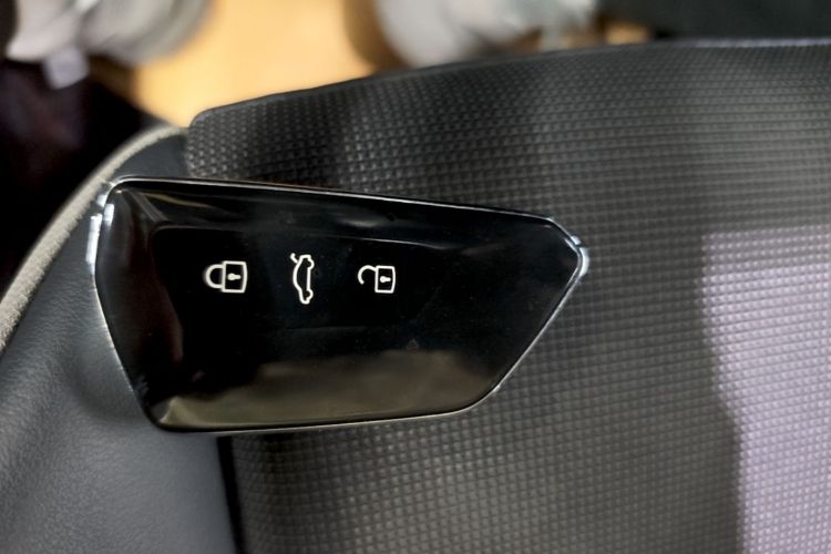 Volkswagen Golf 2021 car image #9