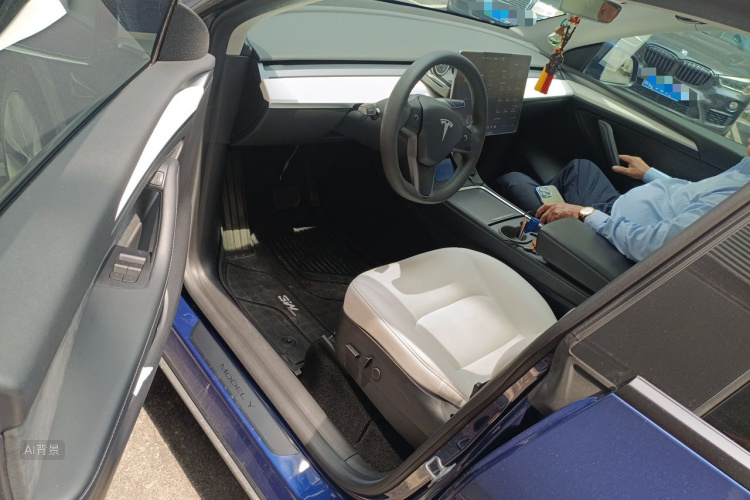 Tesla Model Y 2023 #18 Tesla Model Y 2023 car image #18