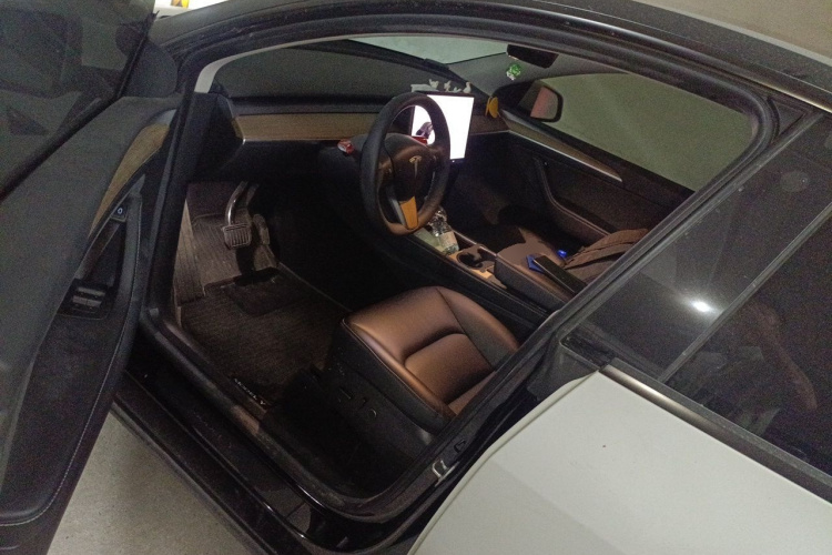 Tesla Model Y 2022 car image #9