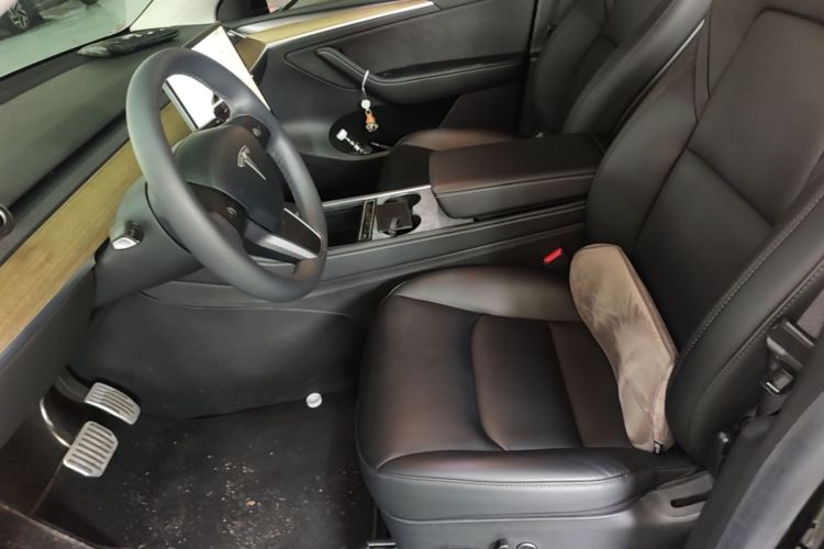 Tesla Model Y 2022 immagine di auto #15