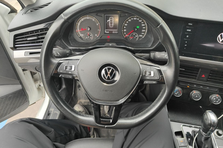 Volkswagen Bora 2021 car image #11