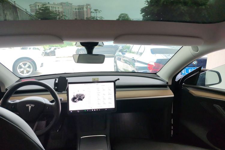 Tesla Model Y 2022 car image #20