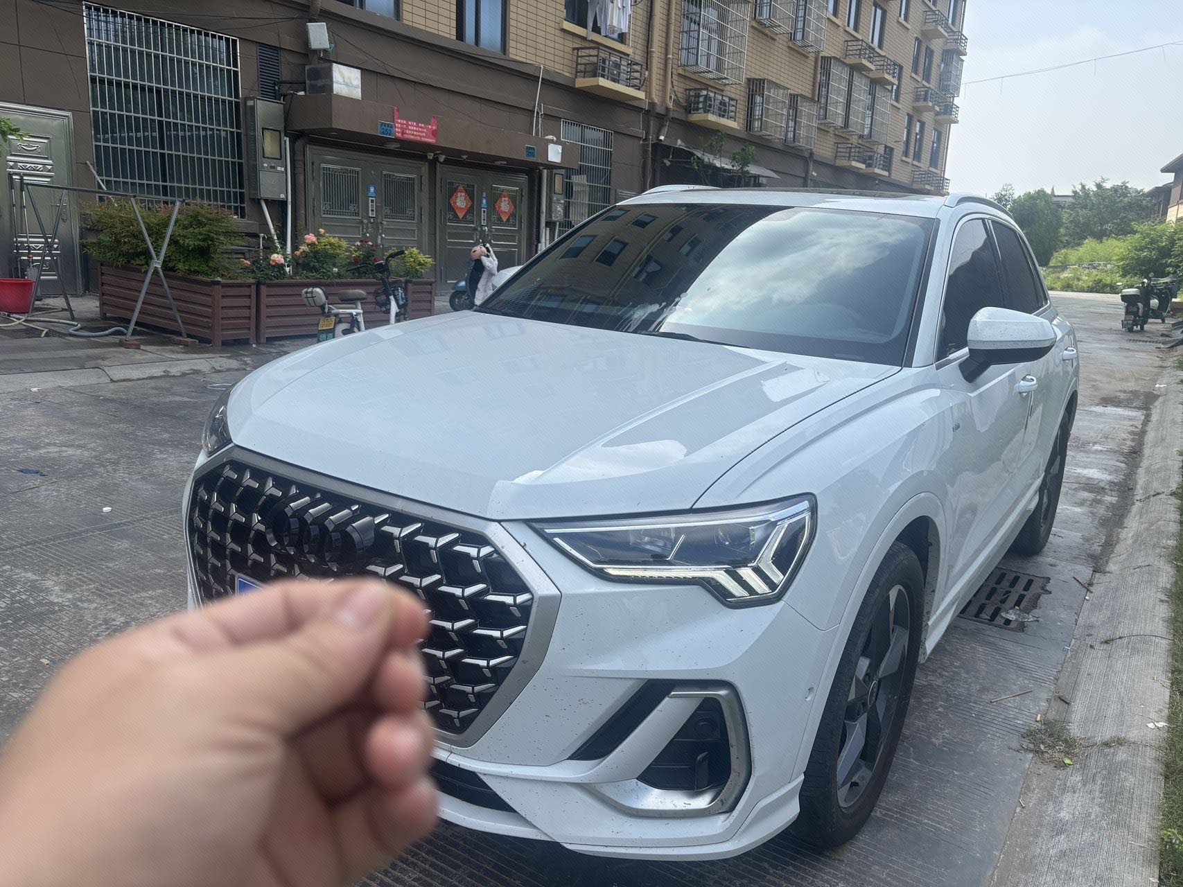 Audi Q3 2023 car image 