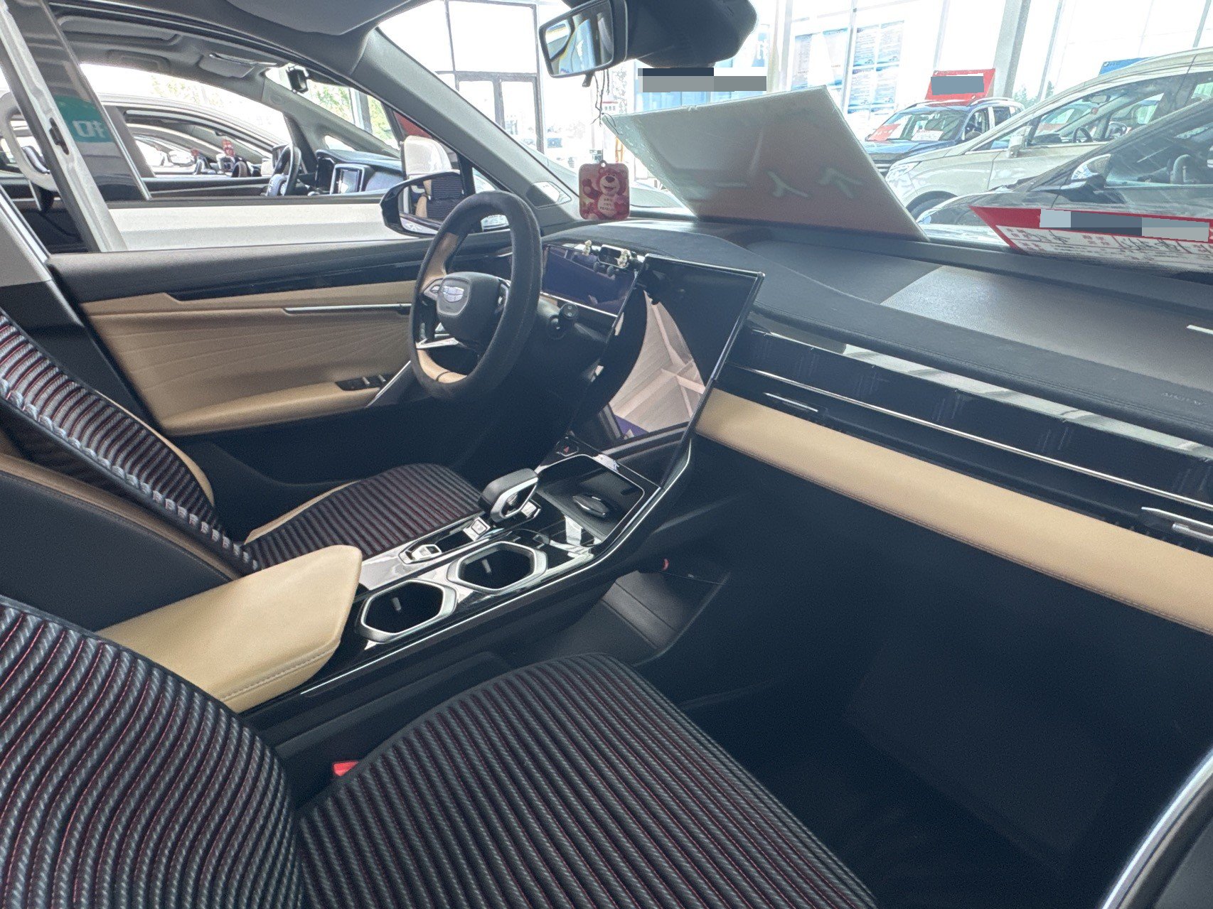 GEELY Boyue L 2022 car image #3
