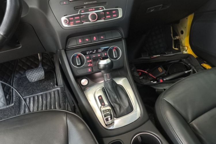 Audi Q3 2016 car image #14