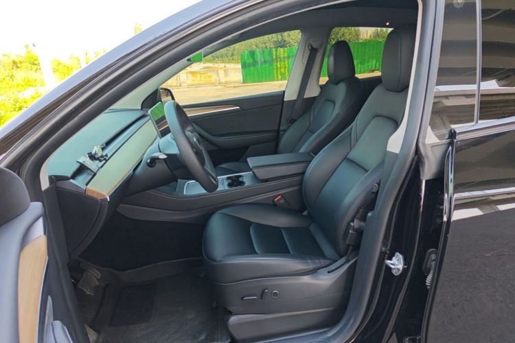 Tesla Model Y 2023 immagine di auto #19