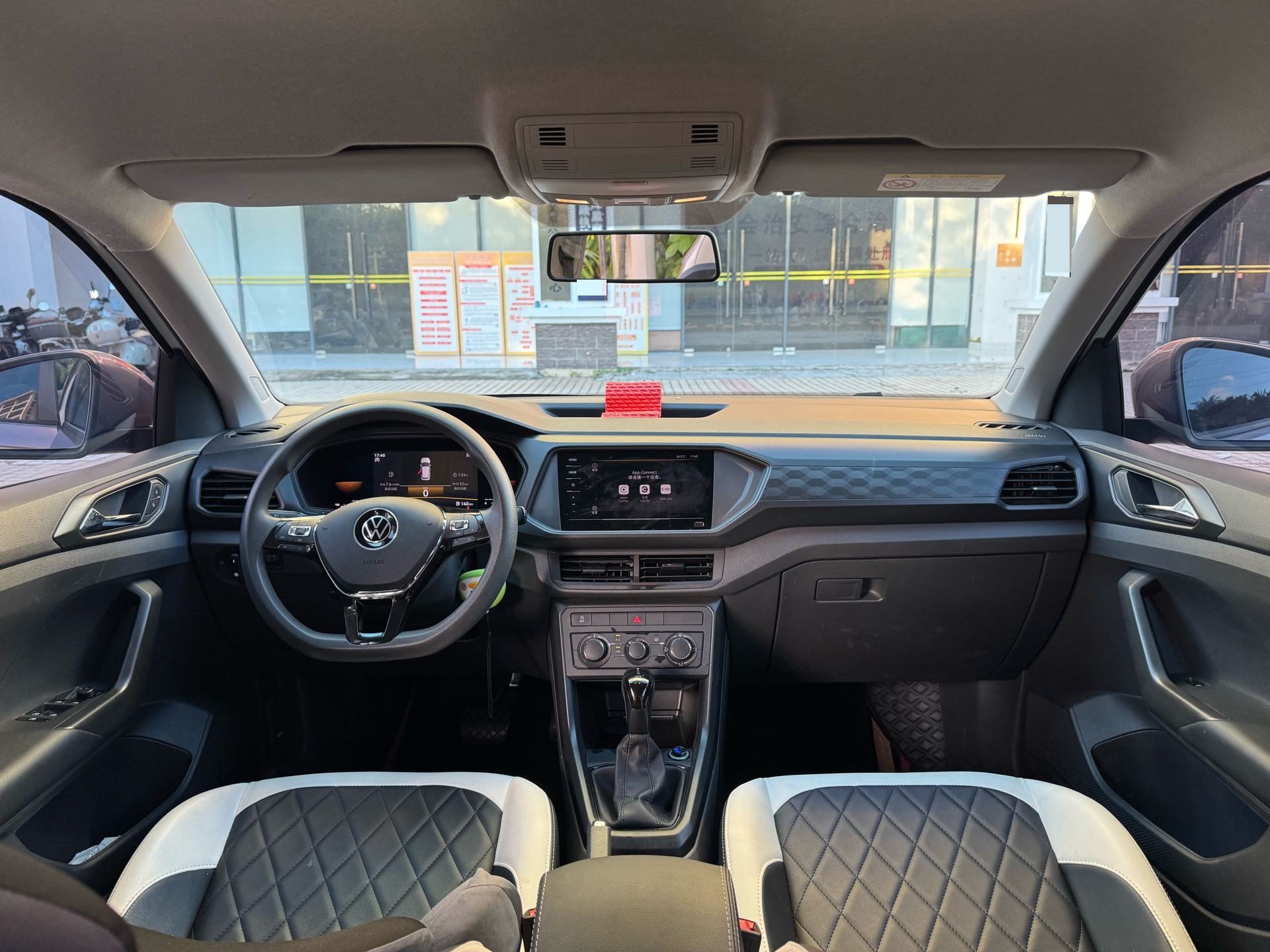 Volkswagen T-Cross 2023 صورة سيارة #9