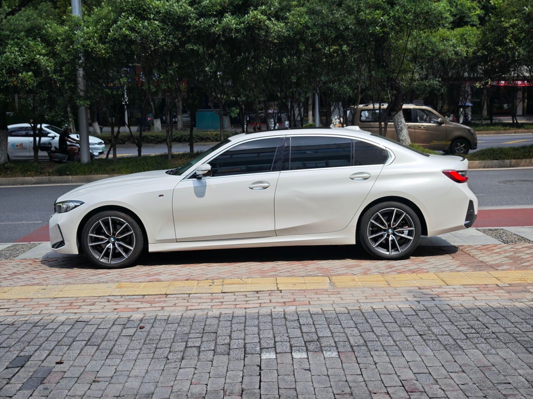 BMW 3 Series 2024 #2 BMW 3 Series 2024 car image #2