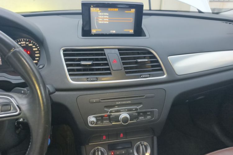 Audi Q3 2014 car image #13