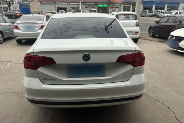 Volkswagen Bora 2016 car image #6