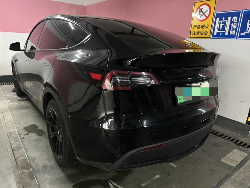 Tesla Model Y 2023 #4 Tesla Model Y 2023 car image #4