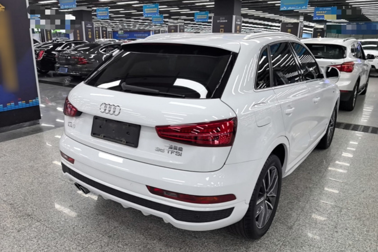 Audi Q3 2019 car image #7